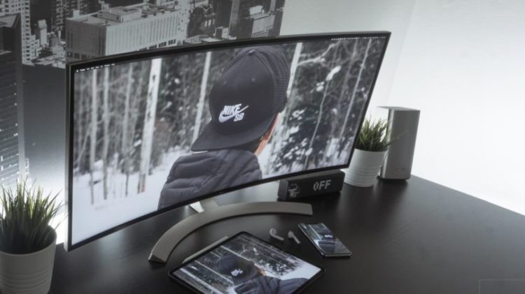 монитор с изогнутым экраном