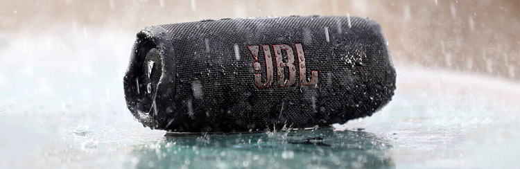 JBL под дождем
