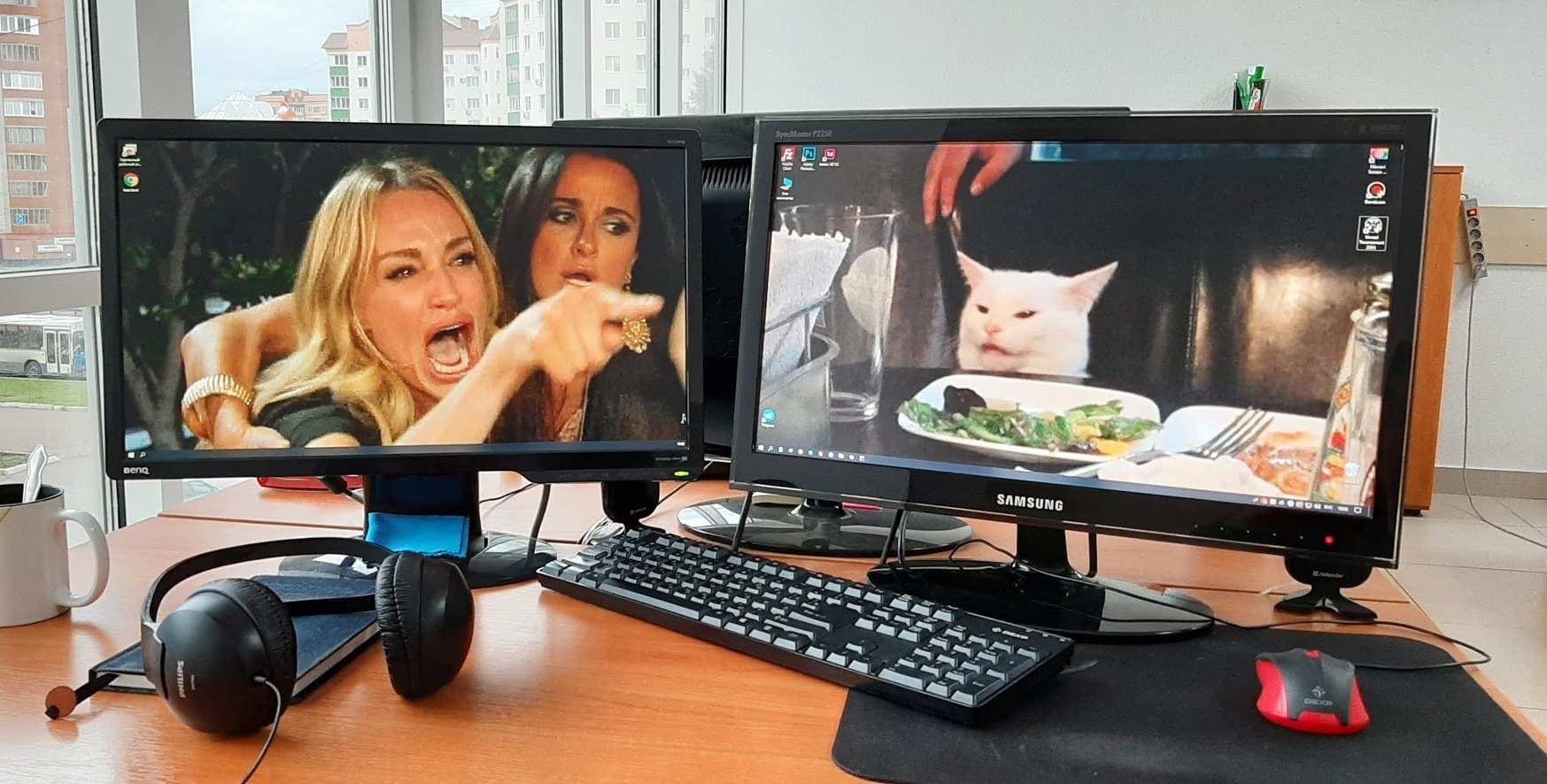 Два старых монитора