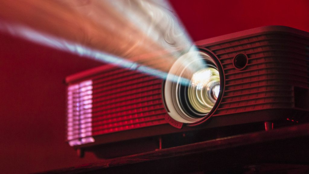 Лучшие проекторы для школы в 2024 году + гайд по выбору | ТОП 10