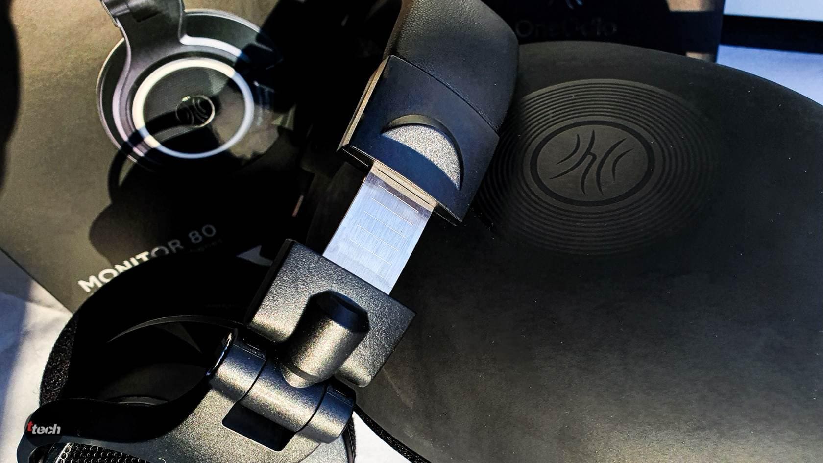 Oneodio Monitor 80 фотография крепления (2)