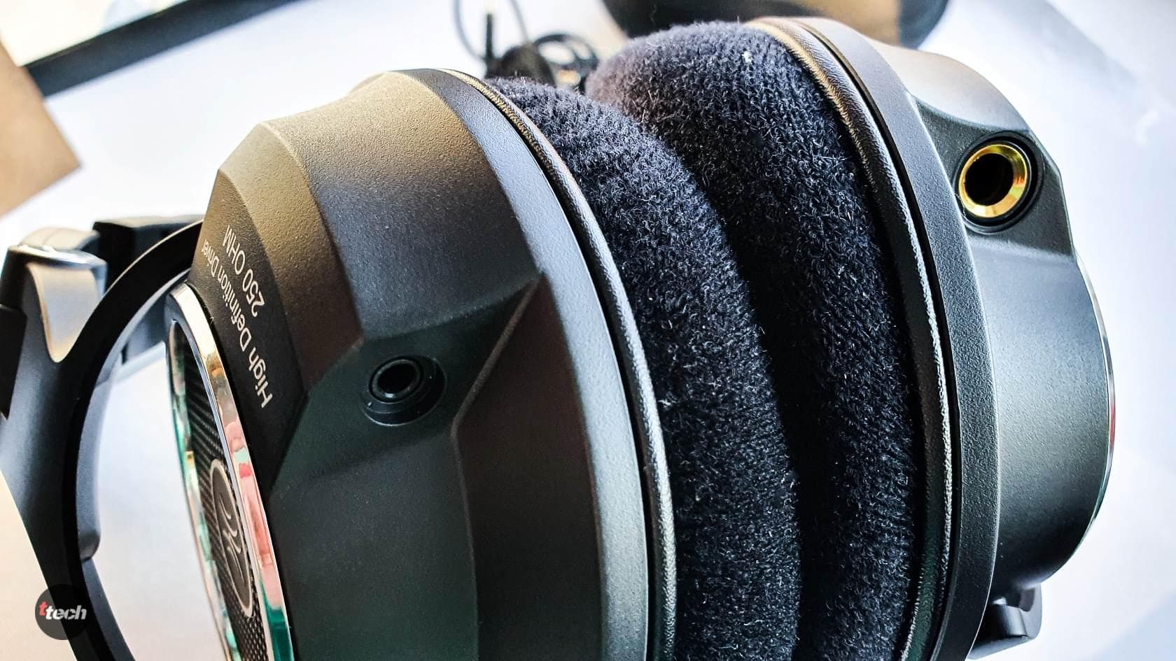 Подключатели кабеля на наушниках Oneodio Monitor 80