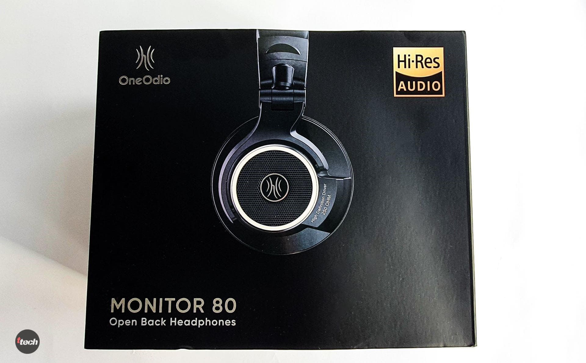 логотип Hi-Res Audio на коробке наушников