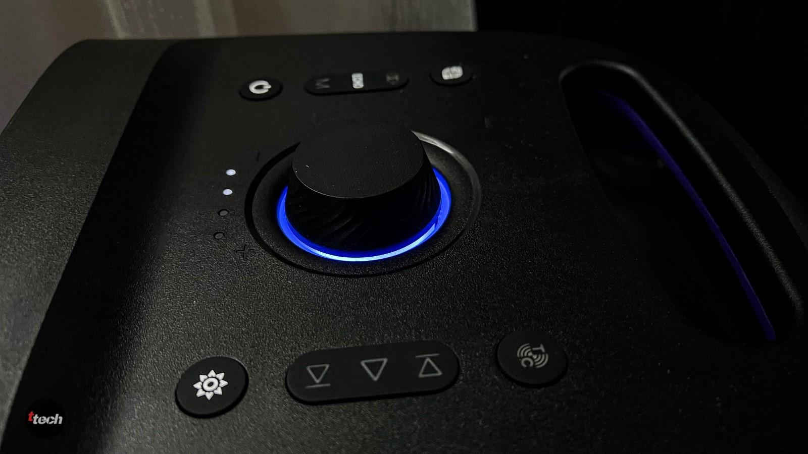 Кнопки на колонке Halo 200