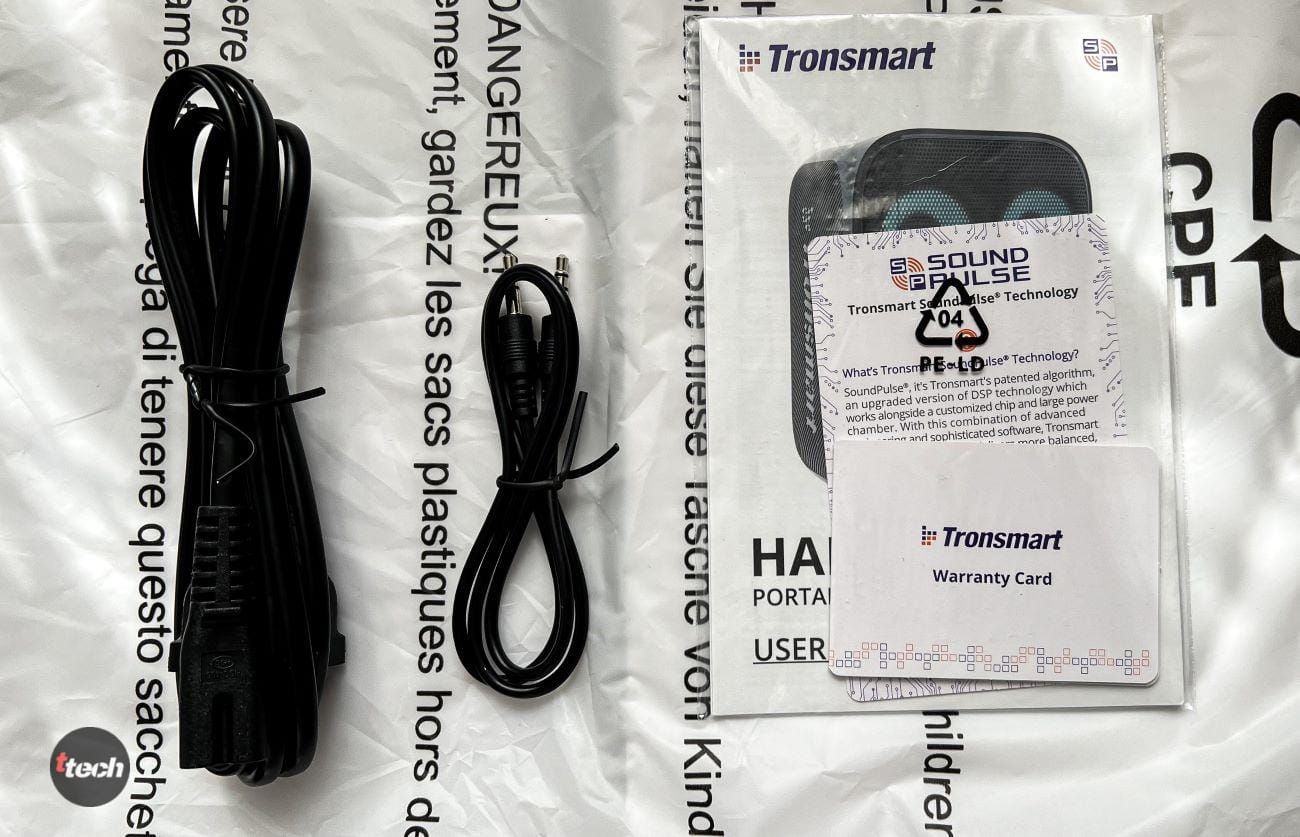 Документы и провода к колонке Halo 200