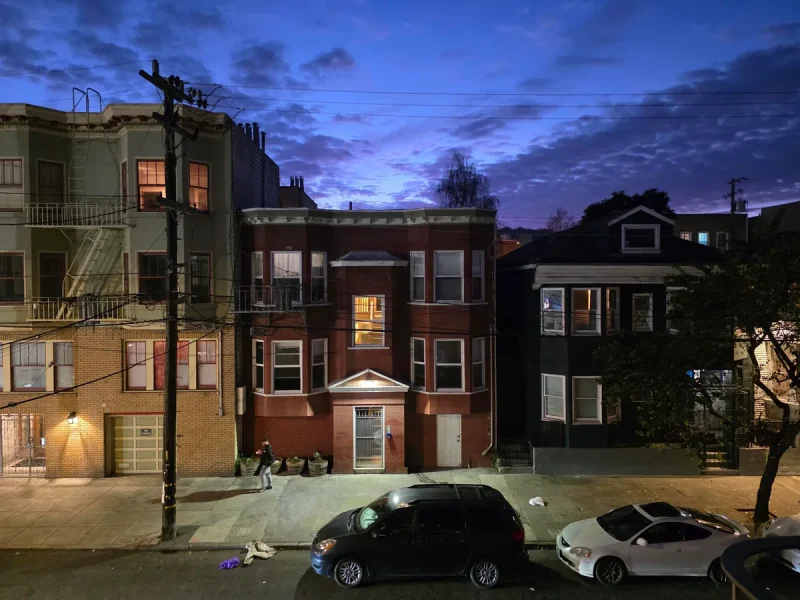 Фотография зданий вечером