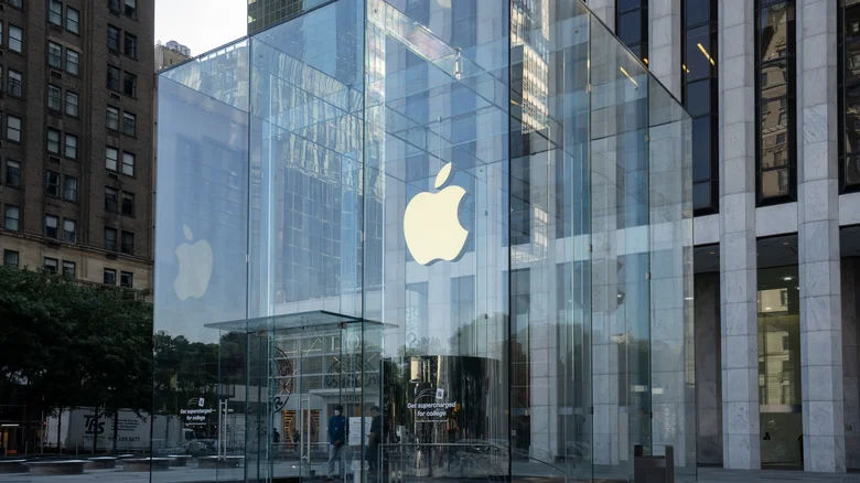 Apple, по данным Bloomberg, может заметно изменить стратегию выпуска собственных процессоров для Mac. Компания якобы не планирует выпускать версии M6 Pro и M6 Max, а вместо этого может быстрее перейти к следующему поколению — M7.